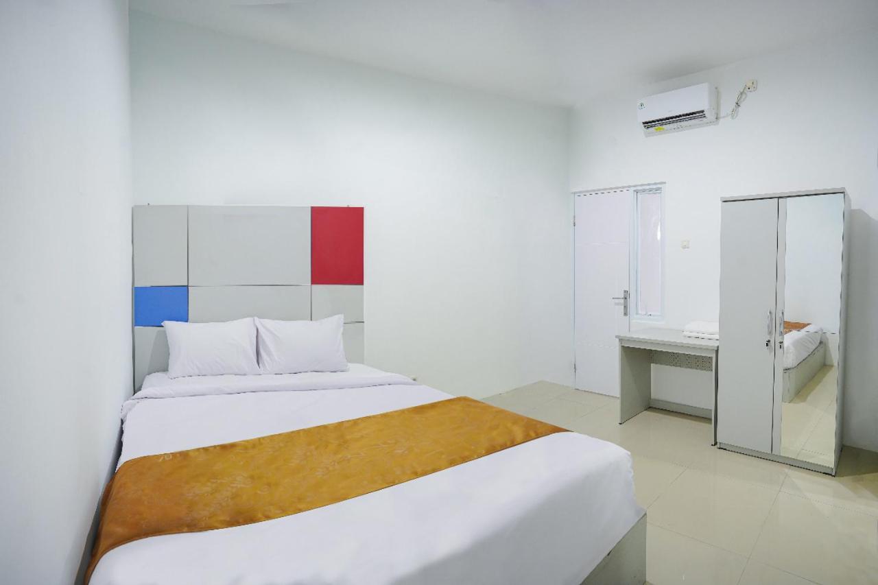 Ndalem Kraton Hotel Sidoarjo Exterior foto